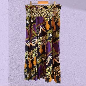 Vintage crinkle fabric midi skirt bold print